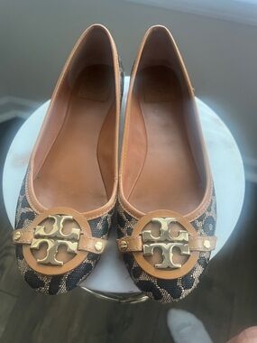 Tan and Navy Logo Ballet Flats - Women's Designer-Inspired Shoes